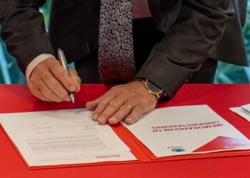 MoU strengthens partnership between Council and Griffith University