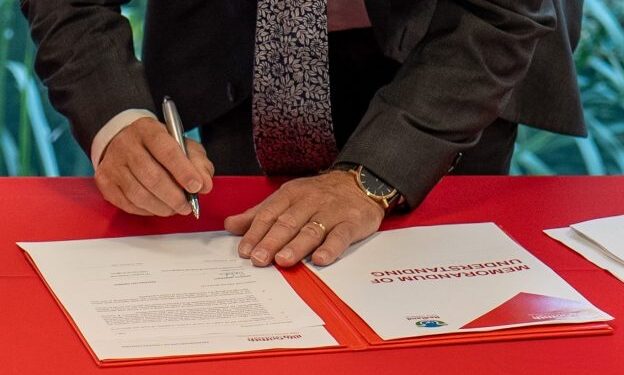 MoU strengthens partnership between Council and Griffith University