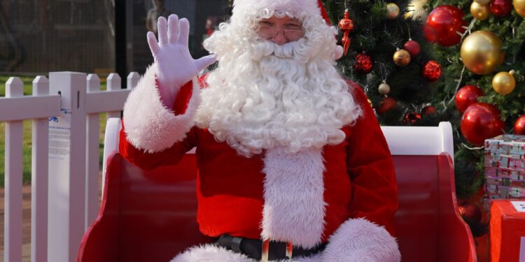 Santa all set for Redlands Coast’s Christmas by Starlight