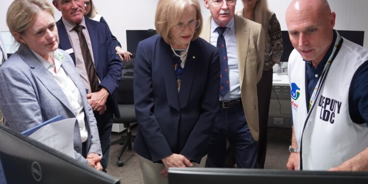 Governor visits Redlands Coast to learn about recovery efforts