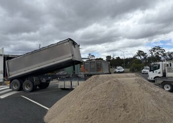 Council urges patience at city sandbagging stations