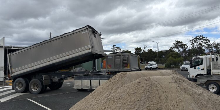 Council urges patience at city sandbagging stations