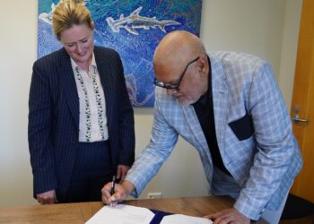 Council supports chambers of commerce