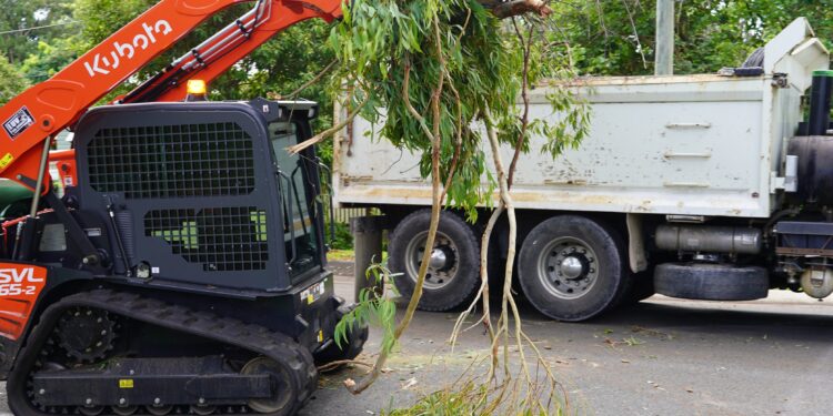 Cyclone clean-up continues across Redlands Coast