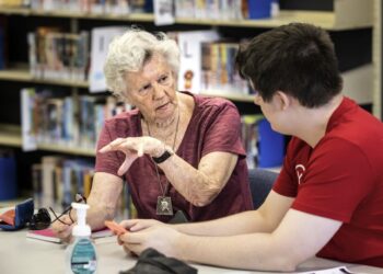 Community tech support program eases generational divide