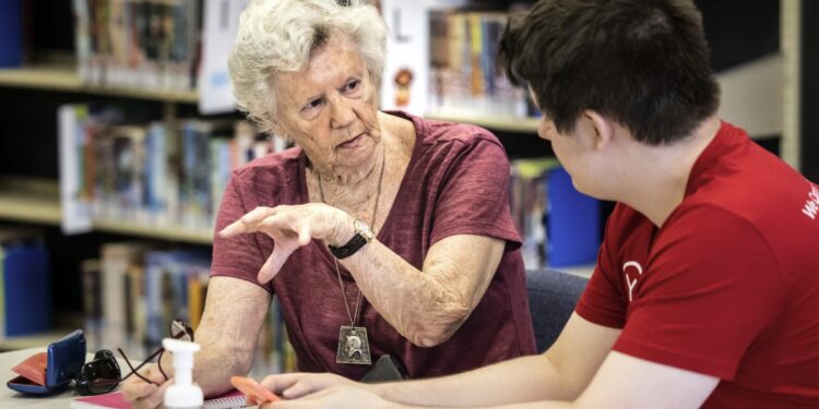 Community tech support program eases generational divide