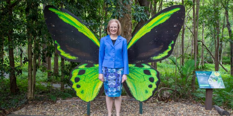 Governor tours IndigiScapes to learn about environment work